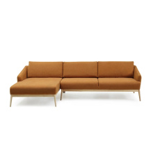 Sofá suave moderno de la sala de estar de los muebles caseros con la pierna de madera sólida